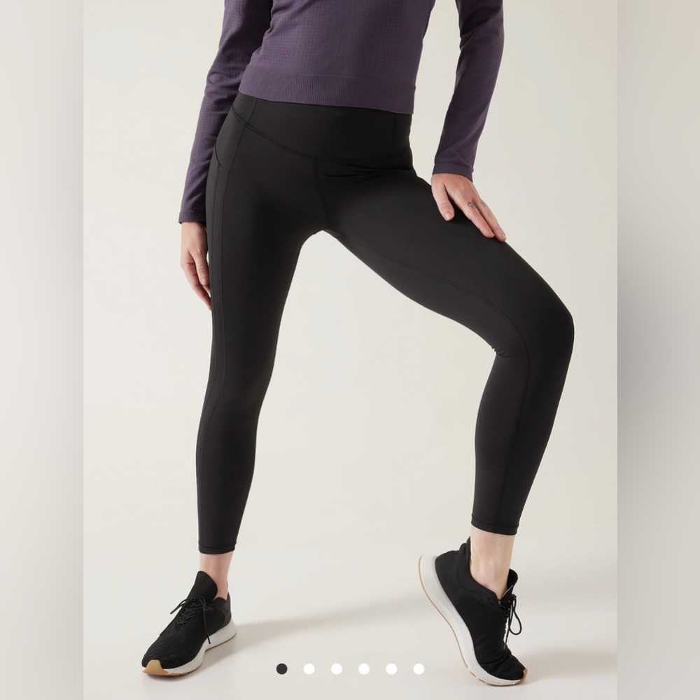 Athleta Ultimate Stash Pocket 7/8 Tight